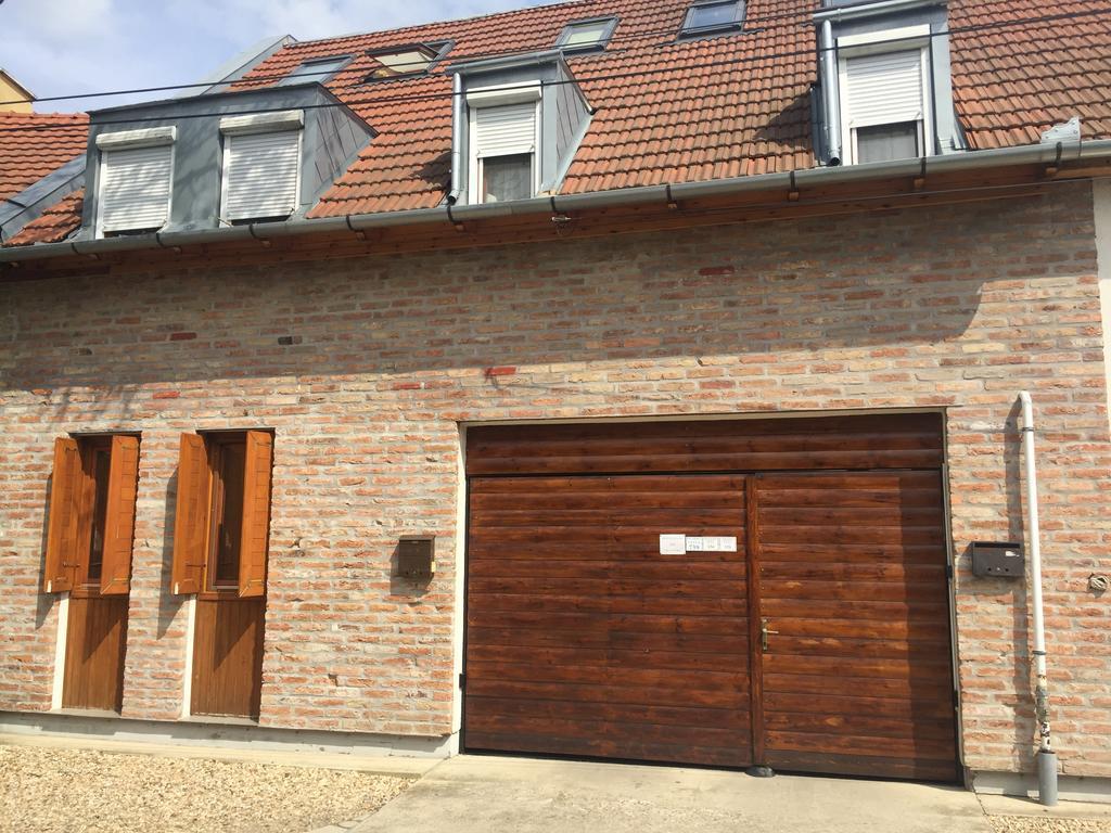 Abban Durmolj Apartman Gyula Ngoại thất bức ảnh